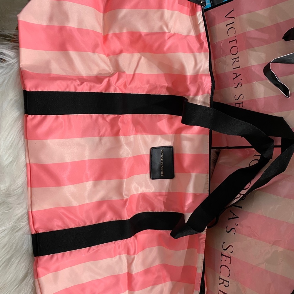 🍃Victoria Secret Large Bag with matching pouch - Picture 2 of 4
